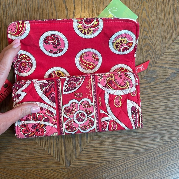 Vera Bradley Gallery Wallet - Picture 6 of 6